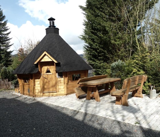Finnische Grillhütte mit Rentierfellen zu mieten, © Ewert Finnische Grillhütte mit Rentierfellen zu mieten, © Ewert