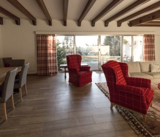 Blick vom Wohnzimmer in den Garten Blick vom Wohnzimmer in den Garten