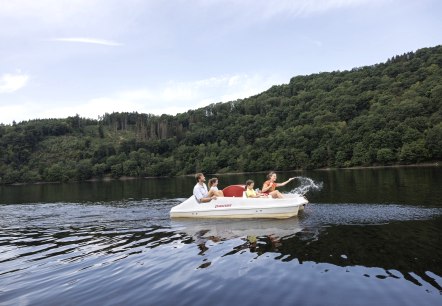 Tretbootfahren auf dem Obersee, © Eifel Tourismus GmbH, Tobias Vollmer Tretbootfahren auf dem Obersee, © Eifel Tourismus GmbH, Tobias Vollmer