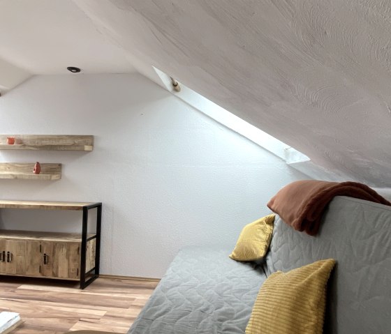 Wohnzimmer mit Schlafcouch, © Ferienwohnung Buchenzauber Wohnzimmer mit Schlafcouch, © Ferienwohnung Buchenzauber