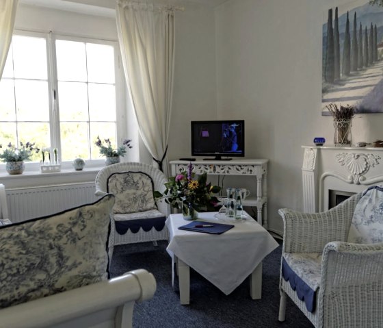 Romantik-Suite -, © Nordeifel Tourismus GmbH & Burghaus und Villa Kronenburg Romantik-Suite -, © Nordeifel Tourismus GmbH & Burghaus und Villa Kronenburg