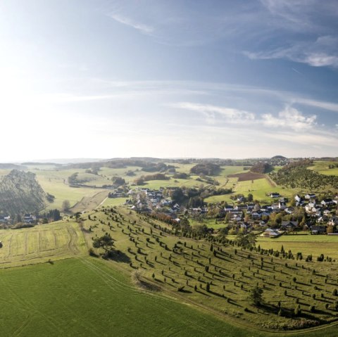 View of the Calvary and Alendorf on Eifelsteig stage 7, © Eifel Tourismus GmbH, D. Ketz View of the Calvary and Alendorf on Eifelsteig stage 7, © Eifel Tourismus GmbH, D. Ketz