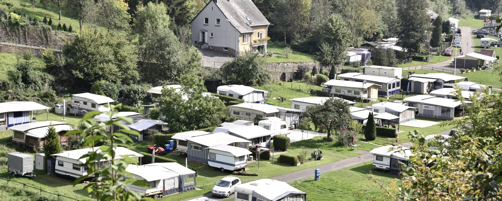 Blick aus dem Stadtwald "Hahn" auf Camp Kyllburg, © TI Bitburger Land Blick aus dem Stadtwald "Hahn" auf Camp Kyllburg, © TI Bitburger Land