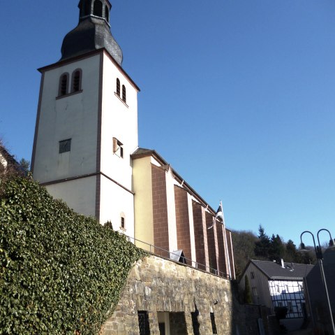 Ein Blick auf die Kirche St. Clemens, © Rureifel-Tourismus e.V. Ein Blick auf die Kirche St. Clemens, © Rureifel-Tourismus e.V.