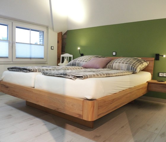 Schlafzimmer 1, © Nordeifel Tourismus GmbH & Ferienwohnung Sternenblick Hellenthal Schlafzimmer 1, © Nordeifel Tourismus GmbH & Ferienwohnung Sternenblick Hellenthal