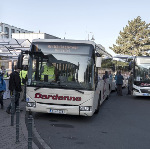 Busexkursion Archäologietour, © LVR-Amt für Bodendenkmalpflege - Marcel Zanjani Busexkursion Archäologietour, © LVR-Amt für Bodendenkmalpflege - Marcel Zanjani