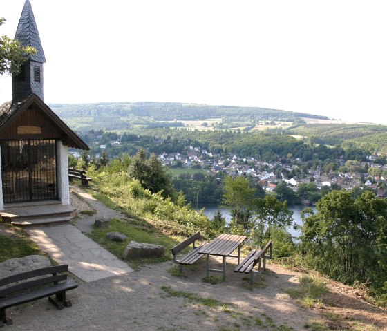 Die Waldkapelle über dem Stausee Obermaubach, © Rureifel-Tourismus e.V. Die Waldkapelle über dem Stausee Obermaubach, © Rureifel-Tourismus e.V.