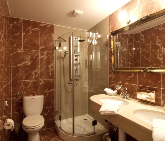 Badezimmer Burghaus, © Nordeifel Tourismus GmbH & Burghaus und Villa Kronenburg Badezimmer Burghaus, © Nordeifel Tourismus GmbH & Burghaus und Villa Kronenburg