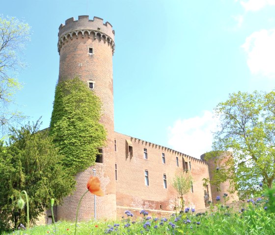 Landesburg Zülpich am Wallgraben, © Nordeifel Tourismus GmbH & Landhaus Bachglück Landesburg Zülpich am Wallgraben, © Nordeifel Tourismus GmbH & Landhaus Bachglück