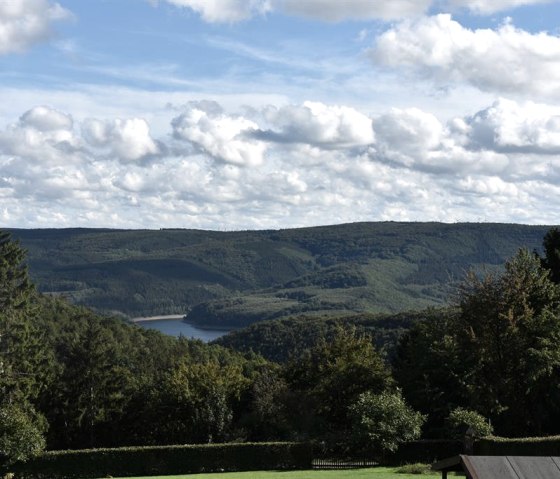 Seeblick mit Wolken, © seeblick-eifel.de Seeblick mit Wolken, © seeblick-eifel.de