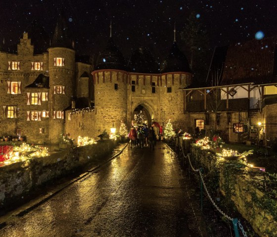Weihnachtliche Burg Satzvey, © Mike Göhre - der Fotoschmied Weihnachtliche Burg Satzvey, © Mike Göhre - der Fotoschmied
