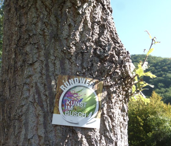 Wegemakierung "Kunst im Busch" Wegemakierung "Kunst im Busch"