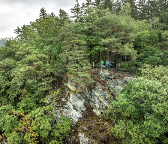 Die Perdsley - Ausblick hoch über den Felsen, © Eifel Tourismus GmbH, Dominik Ketz Die Perdsley - Ausblick hoch über den Felsen, © Eifel Tourismus GmbH, Dominik Ketz