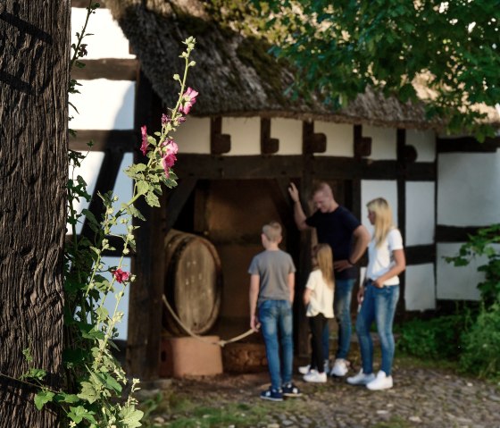 Familie im Freilichtmuseum Kommern, © Dr. Nils Nöll Familie im Freilichtmuseum Kommern, © Dr. Nils Nöll