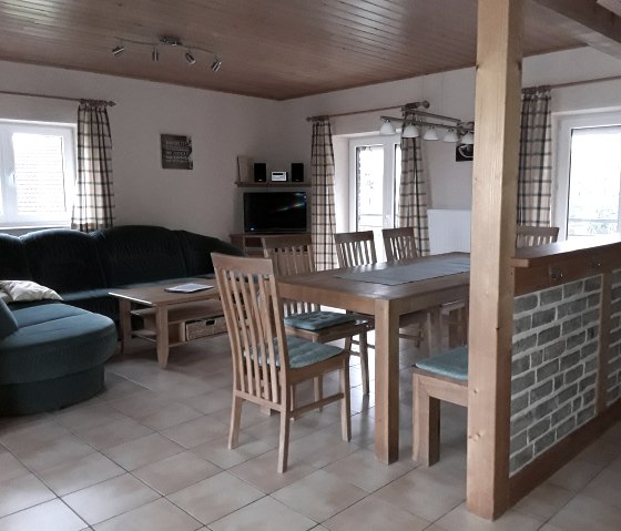 Fewo Mühle - offener Wohnbereich, © Nordeifel Tourismus GmbH & Hoffmann-Hof Fewo Mühle - offener Wohnbereich, © Nordeifel Tourismus GmbH & Hoffmann-Hof