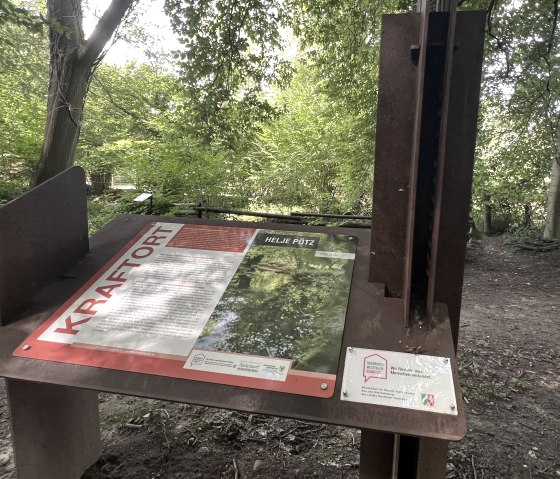 Informationstafel Kraftort, © Rureifel-Tourismus e.V., Michelle Wiesen Informationstafel Kraftort, © Rureifel-Tourismus e.V., Michelle Wiesen