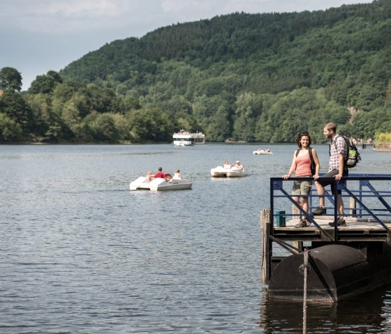 Am Ziel der Eifelsteig-Etappe 3: Entspannen am Seeufer in Einruhr, © Eifel Tourismus GmbH, D. Ketz Am Ziel der Eifelsteig-Etappe 3: Entspannen am Seeufer in Einruhr, © Eifel Tourismus GmbH, D. Ketz