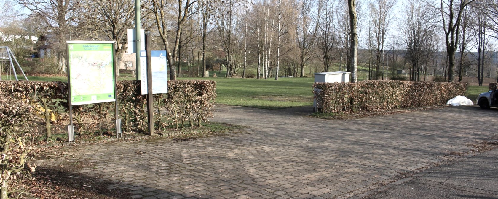 Hiking Parking Lot at the Steckenborn Sports Field, © Rursee-Touristik GmbH Hiking Parking Lot at the Steckenborn Sports Field, © Rursee-Touristik GmbH