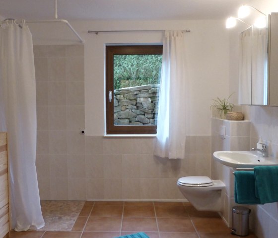 Badezimmer--, © Nordeifel Tourismus GmbH & Ferienwohnung Bremer Badezimmer--, © Nordeifel Tourismus GmbH & Ferienwohnung Bremer