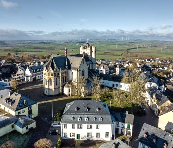 Blick auf Münstermaifeld, © Eifel Tourismus GmbH, Dominik Ketz Blick auf Münstermaifeld, © Eifel Tourismus GmbH, Dominik Ketz