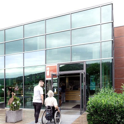 Barrier-free entrance, © Fotoagentur Wolf, freiheitswerke Barrier-free entrance, © Fotoagentur Wolf, freiheitswerke
