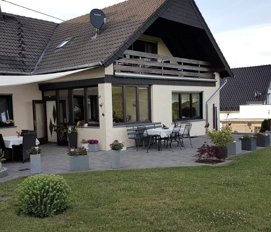 Garten_Sommer_3_2020, © Nordeifel Tourismus GmbH & Ferienwohnung Zur schönen Aussicht Garten_Sommer_3_2020, © Nordeifel Tourismus GmbH & Ferienwohnung Zur schönen Aussicht