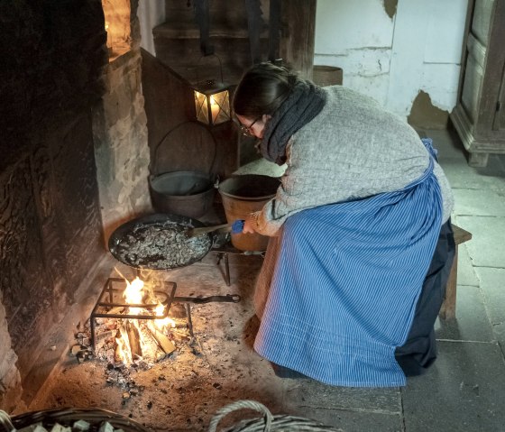 Cooking in a Historic Setting, © LVR-Freilichtmuseum Kommern, Hans-Theo Gerhards Cooking in a Historic Setting, © LVR-Freilichtmuseum Kommern, Hans-Theo Gerhards