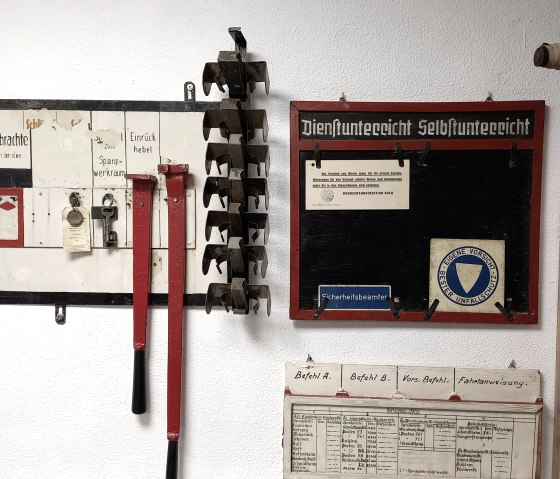 Schlüsselbrett & Unterrichtsstafel, © Manfred Jehnen Schlüsselbrett & Unterrichtsstafel, © Manfred Jehnen