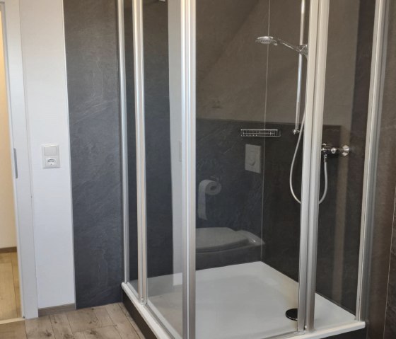Lounge 6 - Shower Lounge 6 - Shower