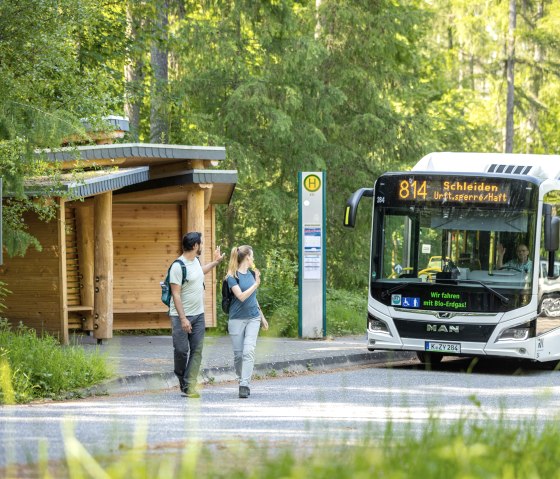 Umweltfreundliche Anreise mit dem Wanderbus, © Eifel Tourismus GmbH, Dominik Ketz Umweltfreundliche Anreise mit dem Wanderbus, © Eifel Tourismus GmbH, Dominik Ketz