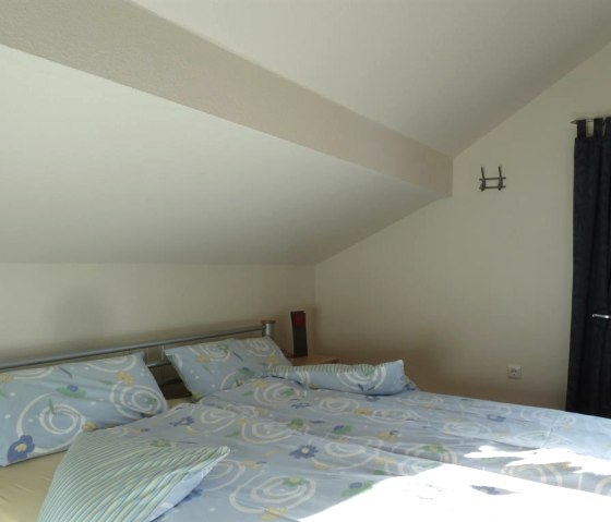Zimmer Eulennest mit mod. Waschtisch, © Ewert Zimmer Eulennest mit mod. Waschtisch, © Ewert