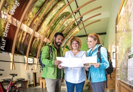Informationen im Nationalpark-Tor Höfen, © Eifel-Tourismus GmbH, Dominik Ketz Informationen im Nationalpark-Tor Höfen, © Eifel-Tourismus GmbH, Dominik Ketz