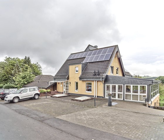Haus Eifelsonne - Straßenansicht, © Nordeifel Tourismus GmbH & Haus Eifelsonne Haus Eifelsonne - Straßenansicht, © Nordeifel Tourismus GmbH & Haus Eifelsonne