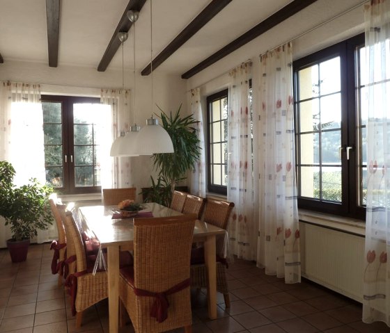 gr. Tisch im Barraum Haus, © Ewert gr. Tisch im Barraum Haus, © Ewert