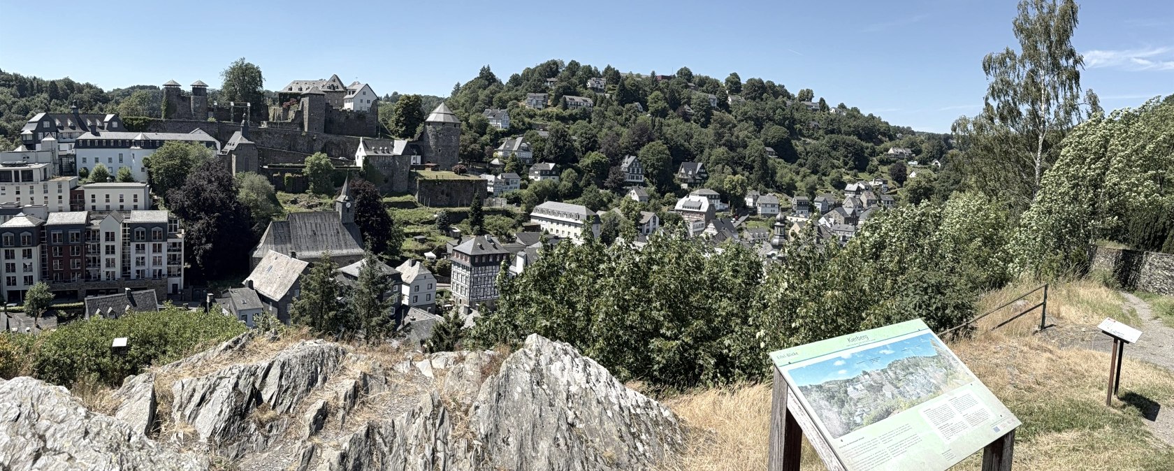 Eifel-Blick Kierberg Monschau, © Rureifel Tourismus GmbH, Michelle Wiesen Eifel-Blick Kierberg Monschau, © Rureifel Tourismus GmbH, Michelle Wiesen