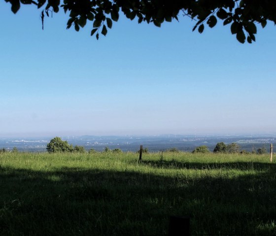 Am Eifel-Blick mit Sicht ins Aachener Land, © Rureifel-Tourismus e.V. Am Eifel-Blick mit Sicht ins Aachener Land, © Rureifel-Tourismus e.V.