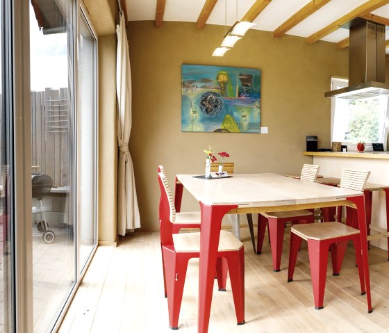 Esszimmer mit Blick auf die Terrasse Rotes Haus Esszimmer mit Blick auf die Terrasse Rotes Haus