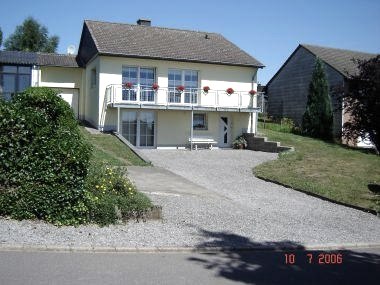 Ferienwohnung mit Balkon und Terasse, Parkplatz, © Nordeifel Tourismus GmbH & Ferienhaus Paul Steffens Ferienwohnung mit Balkon und Terasse, Parkplatz, © Nordeifel Tourismus GmbH & Ferienhaus Paul Steffens