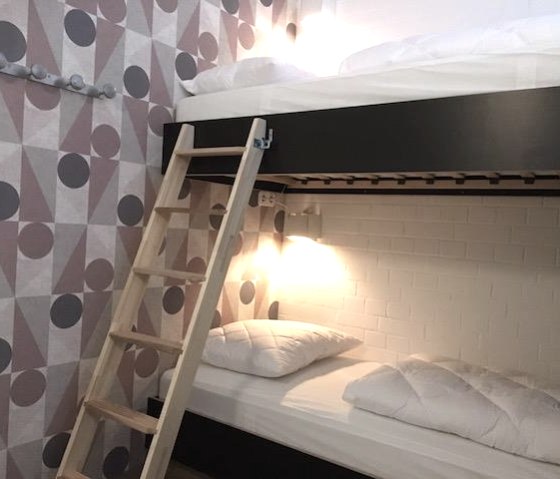 Drei Familienzimmer für 4 Personen mit Bad und 1 E Drei Familienzimmer für 4 Personen mit Bad und 1 E