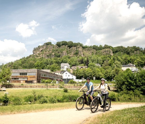 Kyll cycle path in Gerolstein. with the Dolomites in the background, © Eifel Tourismus GmbH, Dominik Ketz Kyll cycle path in Gerolstein. with the Dolomites in the background, © Eifel Tourismus GmbH, Dominik Ketz