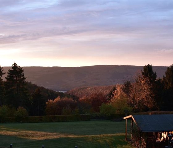 Sonnenaufgang im Herbst, © seeblick-eifel.de Sonnenaufgang im Herbst, © seeblick-eifel.de