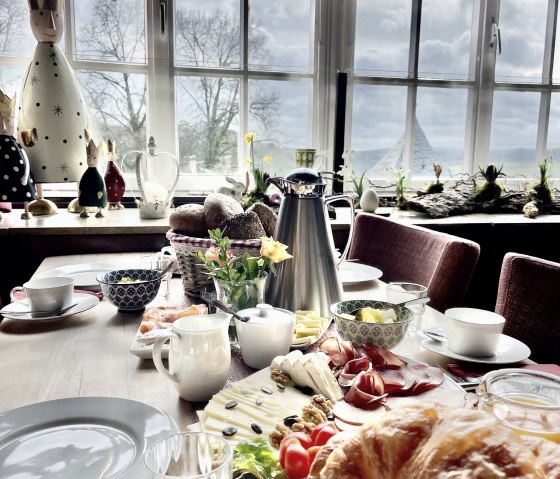 Frühstück.-, © Nordeifel Tourismus GmbH & Burghaus und Villa Kronenburg Frühstück.-, © Nordeifel Tourismus GmbH & Burghaus und Villa Kronenburg