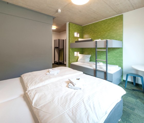 4-Bettzimmer (2), © www.hmp-architekten.de & Nordeifel Tourismus GmbH 4-Bettzimmer (2), © www.hmp-architekten.de & Nordeifel Tourismus GmbH