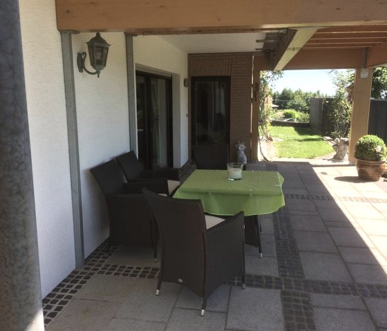 Gemütliche, überdachte Sitzecke Gemütliche, überdachte Sitzecke