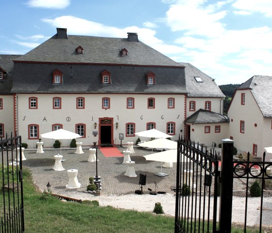 Außenansicht Burghaus, © Nordeifel Tourismus GmbH & Burghaus und Villa Kronenburg Außenansicht Burghaus, © Nordeifel Tourismus GmbH & Burghaus und Villa Kronenburg