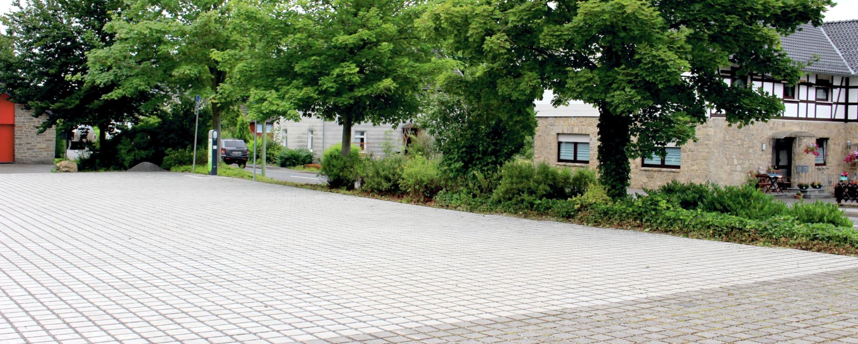 Wanderparkplatz Dorfplatz Strauch, © Rursee-Touristik GmbH Wanderparkplatz Dorfplatz Strauch, © Rursee-Touristik GmbH