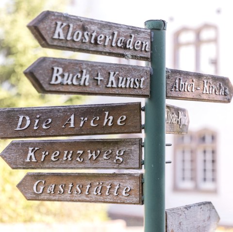 Beschilderung Abtei Mariawald, © Eifel Tourismus GmbH, AR - shapefruit AG Beschilderung Abtei Mariawald, © Eifel Tourismus GmbH, AR - shapefruit AG
