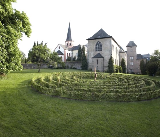 KlosterSteinfeld Labyrinth, © Nordeifel Tourismus GmbH & Gästehaus Kloster Steinfeld KlosterSteinfeld Labyrinth, © Nordeifel Tourismus GmbH & Gästehaus Kloster Steinfeld