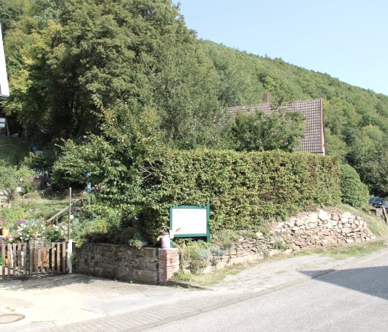 Einfahrt, © Nordeifel Tourismus GmbH & Ferienwohnungen Hickertz Einfahrt, © Nordeifel Tourismus GmbH & Ferienwohnungen Hickertz