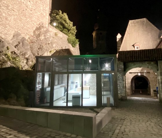 Das neue Infozentrum bei Nacht, © Ulrike Baum Das neue Infozentrum bei Nacht, © Ulrike Baum